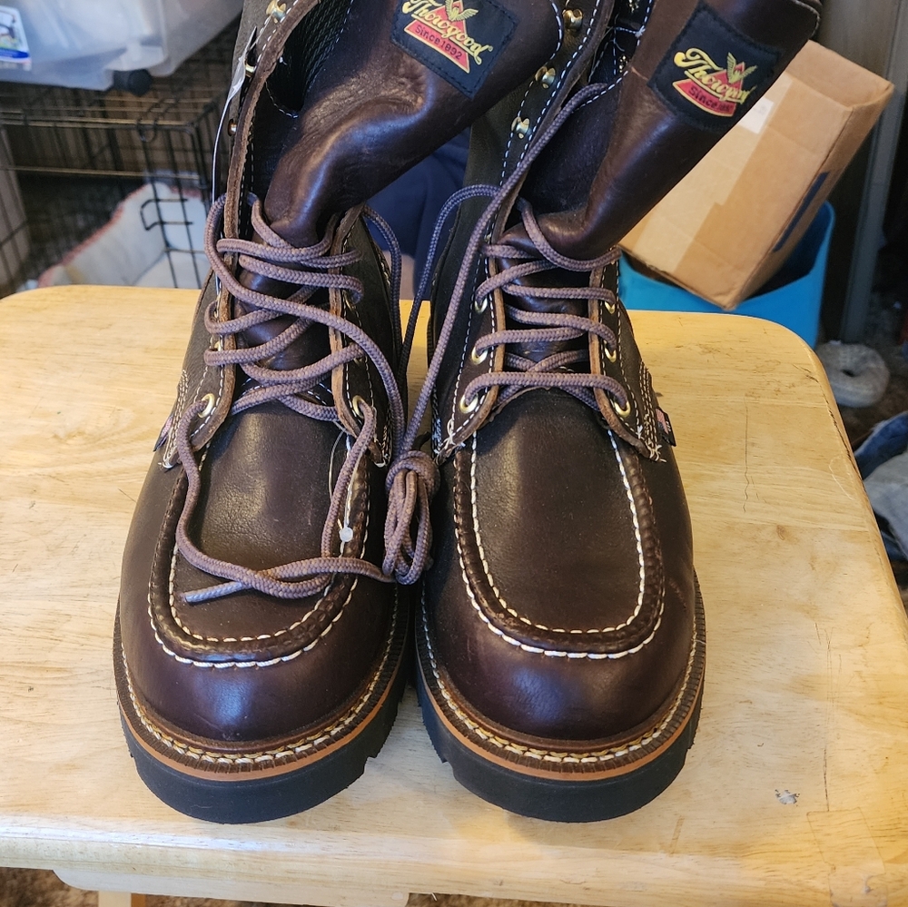 Thorogood Men's 1957 Flyaway Boots size 9.5 wide, brown waterproof
